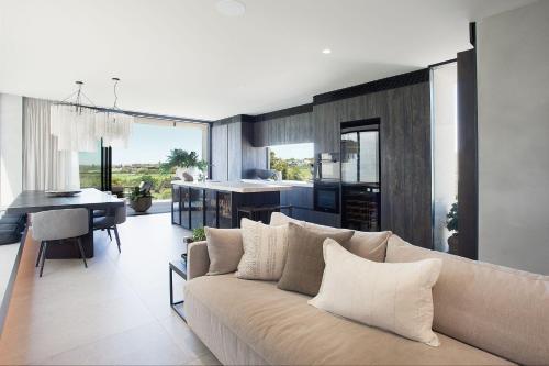 Modern Beachside Haven, Malabar Isyd in Little Bay Modern Beachside Haven, Malabar Isyd in Little Bay