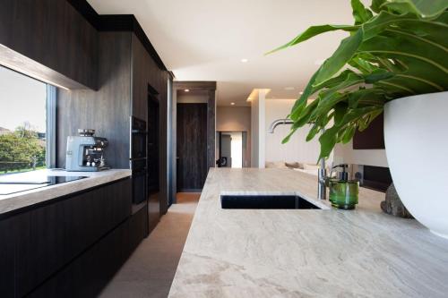 Modern Beachside Haven, Malabar Isyd in Little Bay Modern Beachside Haven, Malabar Isyd in Little Bay