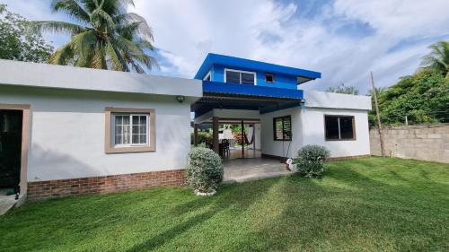 Entrada, Casa con Piscina y Rancho, cerca de Estero y Playa in La Herradura Entrada, Casa con Piscina y Rancho, cerca de Estero y Playa in La Herradura