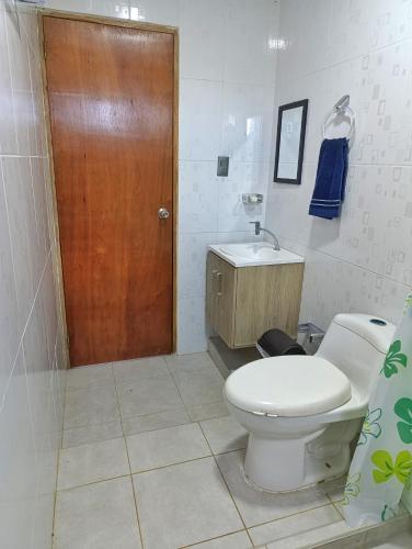 Bathroom, Apartamento sereno, cerca al mar in El Bobo Bathroom, Apartamento sereno, cerca al mar in El Bobo