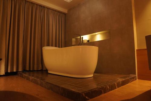 Fürdőszoba, Kiranshree Grand near Lokpriya Gopinath Bordoloi nemzetközi repülőtér Fürdőszoba, Kiranshree Grand near Lokpriya Gopinath Bordoloi nemzetközi repülőtér