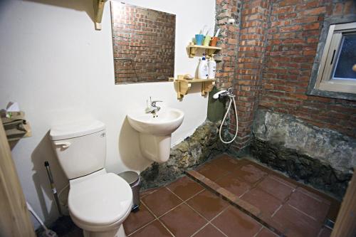 This photo about Shabby Home 28 shared on HyHotel.com