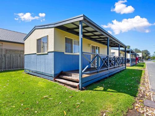 Balcó/terrassa, BIG4 Waters Edge Holiday Park in Lakes Entrance Balcó/terrassa, BIG4 Waters Edge Holiday Park in Lakes Entrance