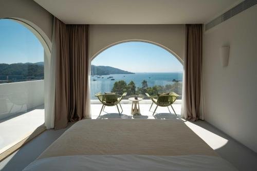 Miyue Shenzhen Blue and White Holy Island Cliff Pool Hotel in Dapeng Miyue Shenzhen Blue and White Holy Island Cliff Pool Hotel in Dapeng