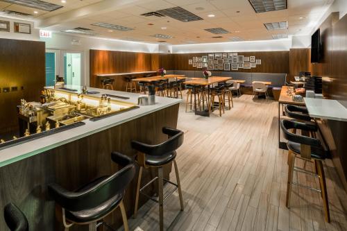 Bar/lounge, Kinzie Hotel in River North Bar/lounge, Kinzie Hotel in River North
