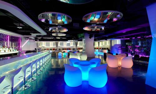 Bar/lounge, Four Points by Sheraton Penghu in Penghu Bar/lounge, Four Points by Sheraton Penghu in Penghu