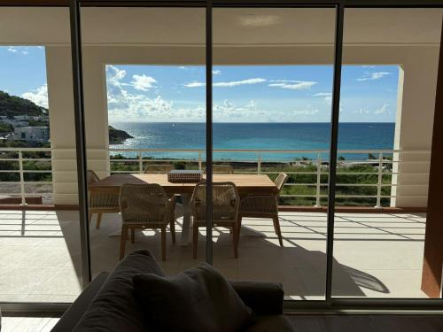 Навколишнє середовище, Villa España (Villa Espana) in Indigo Bay Навколишнє середовище, Villa España (Villa Espana) in Indigo Bay
