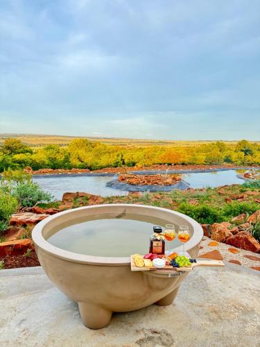 bain à remous, Escape Pretoria East Luxury Villa in Tierpoort bain à remous, Escape Pretoria East Luxury Villa in Tierpoort