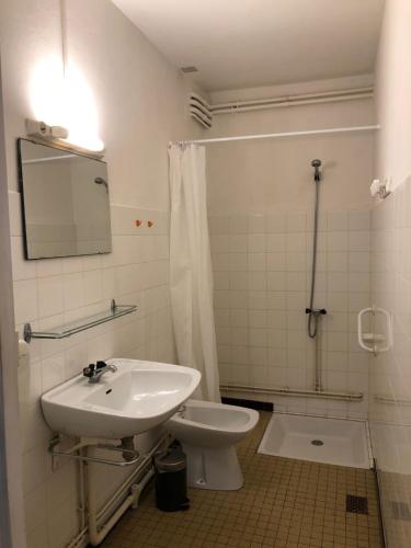 LE DROP IN - T2 au RDC avec terrasse a 200m de la plage - Well located apartment for surfers in Mimizan LE DROP IN - T2 au RDC avec terrasse a 200m de la plage - Well located apartment for surfers in Mimizan