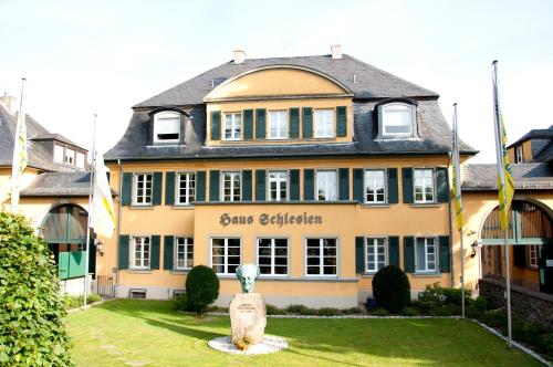 入口, 施萊希恩之家酒店 (Haus Schlesien) in 克尼格斯溫特爾 入口, 施萊希恩之家酒店 (Haus Schlesien) in 克尼格斯溫特爾