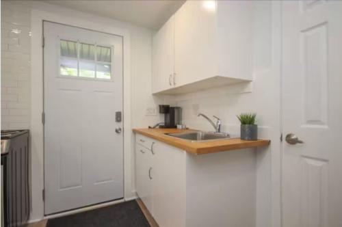 Montfort Hotel in Vanier Montfort Hotel in Vanier