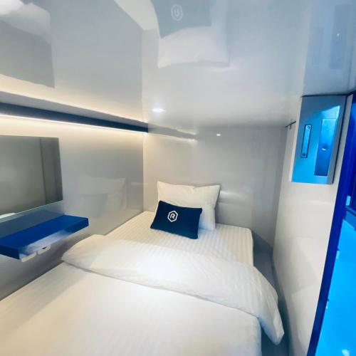 Rosalyne Sleepbox Mangkubumi in Yogyakarta City Center Rosalyne Sleepbox Mangkubumi in Yogyakarta City Center