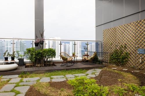 สวน, แกรนด์ เบลอ โฮเทล แอนด์ เรสซิเดนซ์ (Grand Bleu Hotel & Residence) in อินชอน สวน, แกรนด์ เบลอ โฮเทล แอนด์ เรสซิเดนซ์ (Grand Bleu Hotel & Residence) in อินชอน