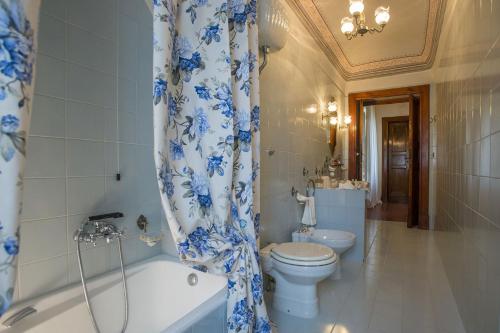 Bathroom, B&B Don Aurelio in Atri Bathroom, B&B Don Aurelio in Atri