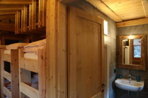 Bathroom, Rifugio Luna Nascente in Val Masino Bathroom, Rifugio Luna Nascente in Val Masino
