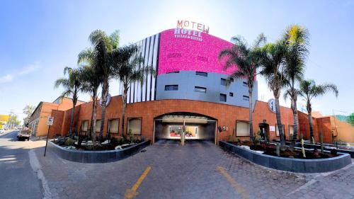 Pohled zvenku, Autoparador Del Valle in Tlalnepantla Pohled zvenku, Autoparador Del Valle in Tlalnepantla