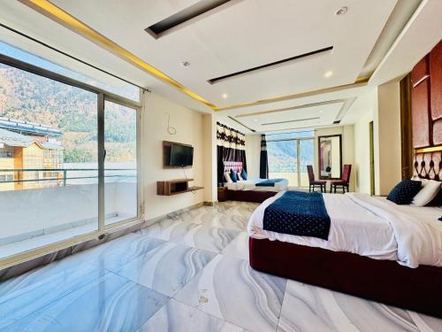 Royal Majestic View Point Lodge in Manali Royal Majestic View Point Lodge in Manali