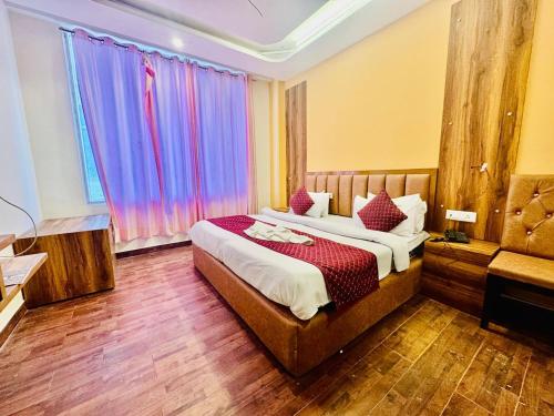 Royal Majestic View Point Lodge in Manali Royal Majestic View Point Lodge in Manali