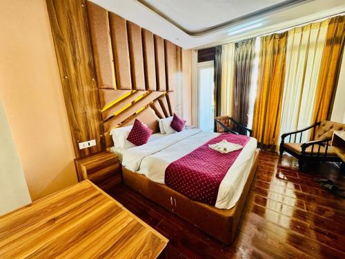 Royal Majestic View Point Lodge in Manali Royal Majestic View Point Lodge in Manali