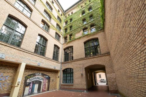 Homely Berlin - Central, Spacious, Rosenthaler Platz I Cafe