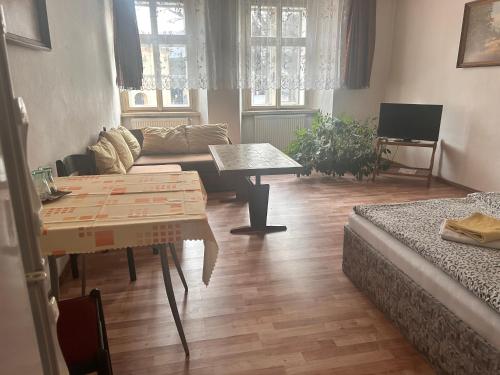 Restaurace a Penzion Podloubí (Restaurace a Penzion Podloubi) in Opocno Restaurace a Penzion Podloubí (Restaurace a Penzion Podloubi) in Opocno