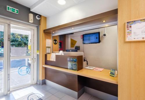 Előcsarnok, B&B HOTEL Villeneuve Loubet Plage in Cagnes-sur-Mer Előcsarnok, B&B HOTEL Villeneuve Loubet Plage in Cagnes-sur-Mer