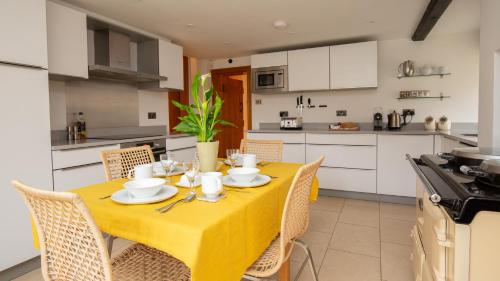 Instalaciones, Todenham Farmhouse in Todenham Instalaciones, Todenham Farmhouse in Todenham
