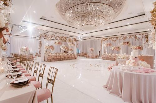 Ruang perjamuan, Renaissance Newport Beach Hotel in Newport Beach (CA) Ruang perjamuan, Renaissance Newport Beach Hotel in Newport Beach (CA)