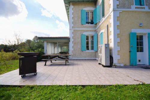 A szálláshely kívülről, La Villa Parenthèse, regroupement en famille ou entre amis, billard, brasero, wifi (La Villa Parenthese, regroupement en famille ou entre amis, billard, brasero, wifi) in Sabres A szálláshely kívülről, La Villa Parenthèse, regroupement en famille ou entre amis, billard, brasero, wifi (La Villa Parenthese, regroupement en famille ou entre amis, billard, brasero, wifi) in Sabres