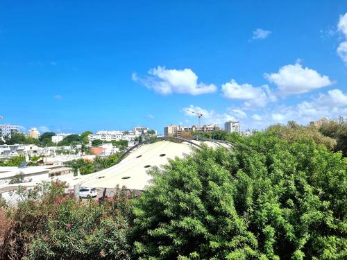 View, Luxury 2 Bedrooms Apartment in Tel Aviv- Renovated, 8Min walk to the Beach in Bat Yam View, Luxury 2 Bedrooms Apartment in Tel Aviv- Renovated, 8Min walk to the Beach in Bat Yam