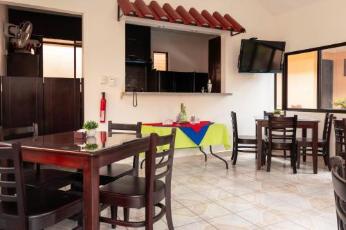 Restaurant, Brisas del Aeropuerto Airport Breezes inn in Heredia Restaurant, Brisas del Aeropuerto Airport Breezes inn in Heredia