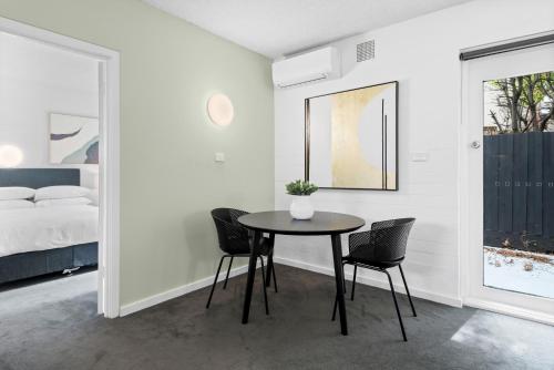 Comfortable 1-Bed Unit with Private Courtyard in Parkville Comfortable 1-Bed Unit with Private Courtyard in Parkville
