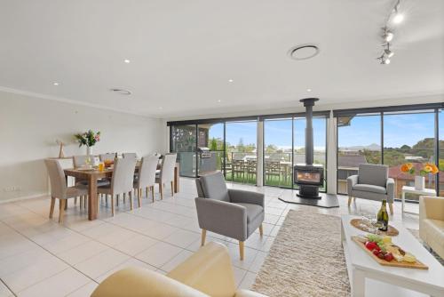 Oasis at Salamander Bay, 10 Raymond Ave - Boat Parking, WiFi, Air Con, Water Views in Porto Stephens Oasis at Salamander Bay, 10 Raymond Ave - Boat Parking, WiFi, Air Con, Water Views in Porto Stephens