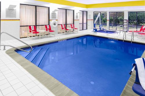 בריכת שחיה, Courtyard Bethlehem Lehigh Valley/I-78 in איסטון(פי אי) בריכת שחיה, Courtyard Bethlehem Lehigh Valley/I-78 in איסטון(פי אי)