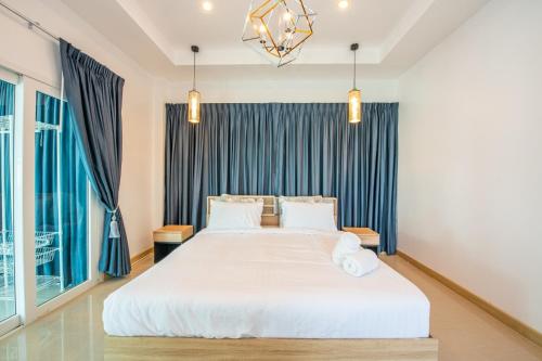Seaside Symphony Luxury Pool Villa Pattaya with Private Beach Access