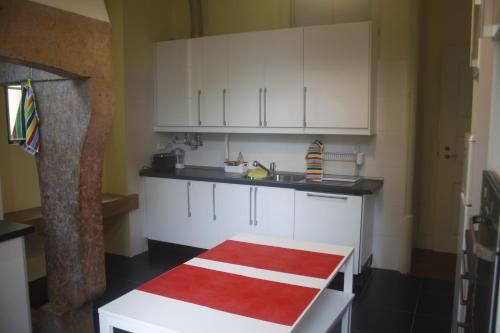مطبخ, بيت شباب 402 (Hostel 402) in Figueira Da Foz City Center مطبخ, بيت شباب 402 (Hostel 402) in Figueira Da Foz City Center