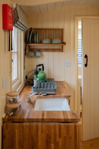 ShepherdsHut-Cotswolds-PetFriendly-WoodBurner in Farthinghoe ShepherdsHut-Cotswolds-PetFriendly-WoodBurner in Farthinghoe