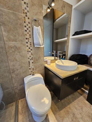 Bathroom, Girardot Casa estilo mediterraneo con piscina privada in Ricaurte Bathroom, Girardot Casa estilo mediterraneo con piscina privada in Ricaurte