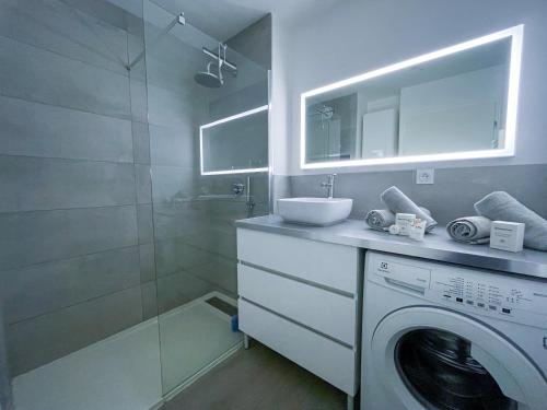 Bathroom, Sporting House in Avenue de Fronton Bathroom, Sporting House in Avenue de Fronton