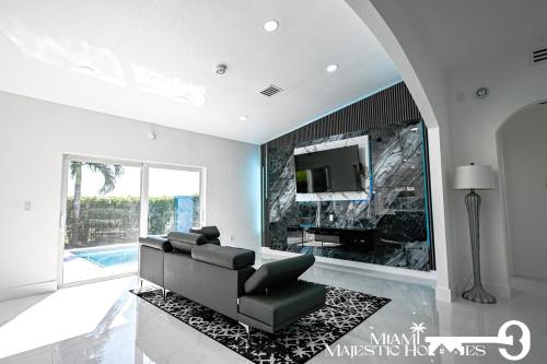 Golden Horizon Villa, Pool, Perfect Game Room, BBQ in Country Walk Golden Horizon Villa, Pool, Perfect Game Room, BBQ in Country Walk