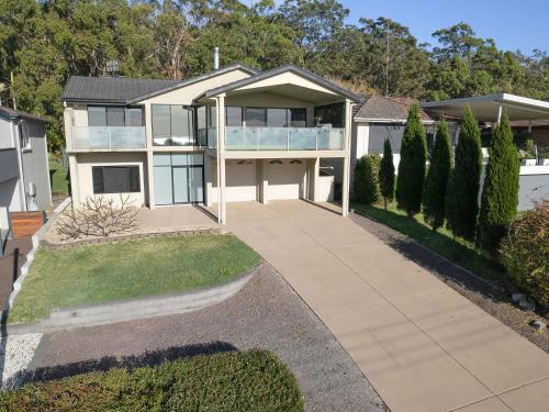 Oasis at Salamander Bay, 10 Raymond Ave - Boat Parking, WiFi, Air Con, Water Views in Porto Stephens Oasis at Salamander Bay, 10 Raymond Ave - Boat Parking, WiFi, Air Con, Water Views in Porto Stephens