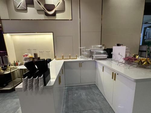 Restaurant, Dequan Luxury Hotel (Chaoyang High-speed Railway Station Shilibao Metro Station) in CBD/Guomao Restaurant, Dequan Luxury Hotel (Chaoyang High-speed Railway Station Shilibao Metro Station) in CBD/Guomao