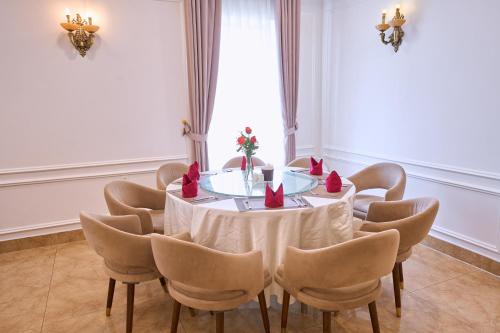 Restaurant, Le Haute Hotel in Haiphong Restaurant, Le Haute Hotel in Haiphong