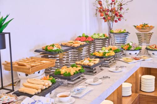Essen und Erfrischungen, Le Haute Hotel in Ngã Năm / Cát Bi Airport Essen und Erfrischungen, Le Haute Hotel in Ngã Năm / Cát Bi Airport