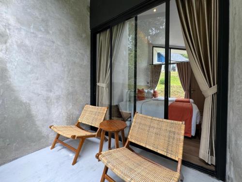 Balcony/terrace, Arunika Villa near Mount Puncak (Gunung Mas Tea Hills) Balcony/terrace, Arunika Villa near Mount Puncak (Gunung Mas Tea Hills)