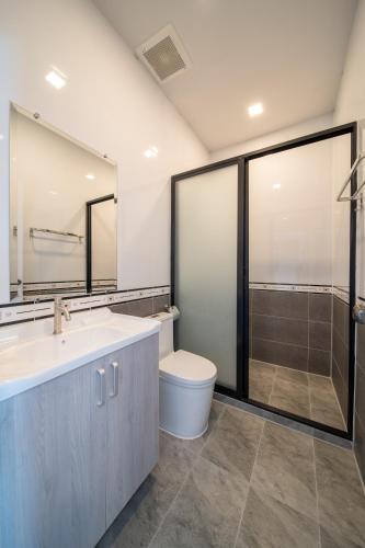 Bathroom, cozy one-bed Room suit in Venice Villa in Huai Yai Bathroom, cozy one-bed Room suit in Venice Villa in Huai Yai