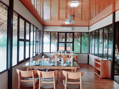 Restaurant, Khu du lịch sinh thái Núi Ngăm in Nam Dinh Restaurant, Khu du lịch sinh thái Núi Ngăm in Nam Dinh