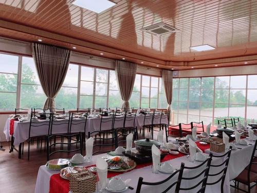 Restaurant, Khu du lịch sinh thái Núi Ngăm in Nam Dinh Restaurant, Khu du lịch sinh thái Núi Ngăm in Nam Dinh