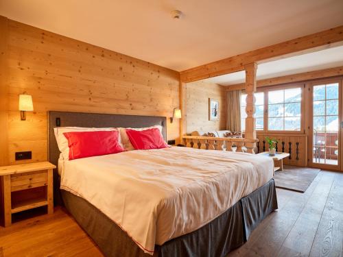 Hotel Le Grand Chalet Gstaad in Занен Hotel Le Grand Chalet Gstaad in Занен