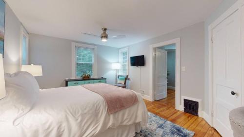 Renovated, Victorian, Inunit Laundry, Kitchenette in Newton (Massachusetts) Renovated, Victorian, Inunit Laundry, Kitchenette in Newton (Massachusetts)